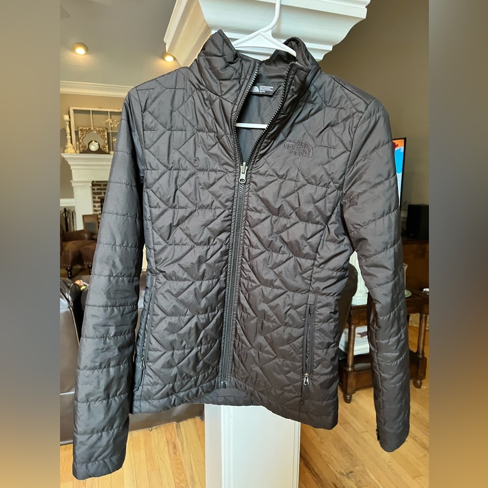 The North Face Women’s black lightweight jacket- XS